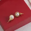 Nuevos aretes de diseño, cobre dorado de 18 quilates, circonita insertada, aretes de perlas piramidales, joyería de moda de alto sentido, bodas, banquetes, Navidad, regalos de alta calidad