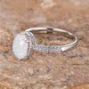 Bröllopsringar vit eld opal stor oval ring söt äggform sten engagemang för kvinnor antika silver färgband mode smycken
