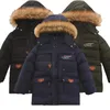 Casaco de inverno para meninos jaqueta pesada plus veludo gola de pele grossa quente com capuz casaco à prova de vento adequado para crianças de 312 anos 231102