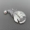 ピンブローチYygem天然彫刻革の形状ホワイトシーシェルモップCZ Pave White Pearl Brooch 231101