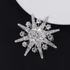 Glänzende Schneeflocke Brosche für Frauen Männer Kristalle Strass Perle Broschen Hijab Pins Schal Schnallen Schmuck Geschenke