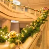 Decoratieve bloemenkransen 1,8 / 2,7M Kerst LED-slinger Decoratie Krans LED Rotan Slinger Groene Kerst Kunstmatige Kerstboom Rotan Banner EL 231102