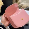 Designer koppeling dames één schoudertas luxe zadeltas nieuwe mode temperament vaste kleur crossbody zak retro klassieke lederen onderarm tas zwervende tas