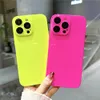 Coque de téléphone fluorescente couleur bonbon, étui arrière en Silicone brillant pour iPhone 15 14 13 12 11 Pro Max, Rose vif, jaune