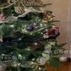 크리스마스 장식 창조적 인 chirstmas 나무 매달려 펜던트 조립 된 미니 기차 장난감 전기 철도 자동차 재미있는 장식 소품 아이 크리스마스 선물 231102