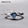 ウェディングリングHuitan Fashion Luxury Women's Triangle Blue Cubic Zirconia Silver Color Band Ring Engagement Party Jewelry Anillos