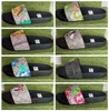 Top Designer Slides Sandales en caoutchouc Floral Brocade Chaussures plates pour hommes Flip Flops Pantoufles de plage rayées à la mode pour femmes