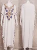 ملابس السباحة للسيدات edolynsa أبيض خمر مطرزة طويلة Kaftan غير رسمية V-neck maxi الملابس الصيفية ملابس النساء شاطئ ارتداء ملابس التستر على Q1490 230331