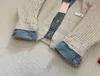 Nuovo cardigan per bambini Maglione per bambini con giunture in denim lavorato a maglia Taglia 100-140 Giacca lavorata a maglia per bambini finta in due pezzi Nov05