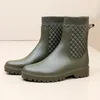 Botas de lluvia Botas de lluvia de diseñador Zapatos impermeables para mujer Botas de lluvia de goma de piel rosa para mujer Botas de lluvia antideslizantes 231101