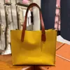 2023 Sac de créateur Fashion Femmes Caviar Sac à bandoulière Petit bagages Luxury Handle Leather Classic Retro Femmes Hands Sac à main