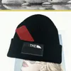 Mens Beanie Tasarımcı Kış Şapkası Kelepçeli Örme Bonnet Lüks Mektup Kafatası Kapakları Moda Sokak Klasik Gorros Siyah Cappello Tasarımcı Beanies Basit FA04