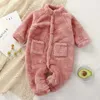 Rompers mjuk plysch vinter baby jumpsuit för pojke flicka varm född romper solid färg småbarn kläder spädbarn onesie barn hemkläder 231101