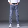 Herren-Jeans, Designer-Luxus, leichter Luxus, europäische Waren, 2023, Sommer, neuer High-End-Trend, elastisch, schmale Passform, kleiner Fuß, Business 07E3