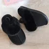 Pantofole in pelliccia bambino inverno peluche sandali con fascia elastica slipon di lusso con plateau scivoli ragazzi ragazze designer scarpe da casa in cotone 231101