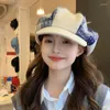 Basker koreanska litterära och retro kortbrimmade höstvinter mångsidig skarvning som visar ansikte små åttkantiga hattar för kvinnan