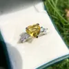 Fedi nuziali Affascinante giallo grande cristallo zircone cuore d'amore per le donne Anello in pietra color argento gioielli di moda di lusso