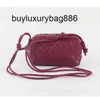 Borsa in pelle da donna Borsa Bvs Borsa piccola quadrata in tessuto da donna 2023 Nuova struttura color caramello ascellare Croce per bambini di nicchia femminile