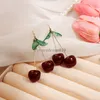Orecchini di ciliegia di simulazione di moda per le donne Orecchini di gioielli di temperamento creativo vintage Ornamenti di gioielli