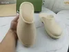 Sandália com estampa de logotipo de borracha slip-on sapatos verão praia chinelo 35-44 CC412