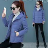 Trench da donna 2023 inverno coreano cotone Parka allentato sottile leggero tinta unita cappotto con cappuccio casual caldo corto S-5XL giacca in cotone