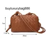 Bolso de cuero para mujeres BVS 2023 Spring New Woven Sman Square Bag Squarehide Mini Messenger Bag New Phagid Pillow Teléfono móvil con logotipo