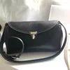 Marsupi Design svedese originale con patta in pelle di vacchetta Borsa da donna portatile Savi Stessa chiusura a forma di T Borsa a tracolla con una spalla di grande capacità