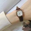 Dameshorloges Retro Bruin Dames Kwaliteiten Kleine Dames Horloges Vintage Lederen Armband Horloge Modemerk Vrouwelijke Gratis 231101