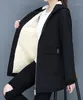 Jackets femininos Mulheres Casaco de inverno 2023 Jaqueta coreana de grandes dimensões com capuz largo casual e veludo feminino lã de lã Windbreake