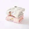 Rompertjes Baby Romper Footies Pyjama's voor 0-24M geboren meisje Jongenskleding Lange mouwen Knopen Babyoveralls Katoenen jumpsuits TZ688 231101