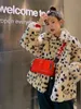 Женская плюшевая куртка из искусственного меха, женская зимняя короткая корейская версия, свободная шуба из овечьей шерсти из искусственного меха с леопардовым принтом, женская зимняя шуба 231102