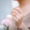 結婚指輪caoshiスタイリッシュなクロスフィンガーリング女性パーティーアクセサリーシンプルなファッションゴールドカラージュエリー婚約式