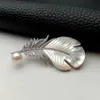 ピンブローチYygem天然彫刻革の形状ホワイトシーシェルモップCZ Pave White Pearl Brooch 231101