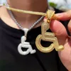 المخططون Nuoya Jewelry Iced Out المعوقة على كرسي متحرك قلادة مطلي بلينغ تشيك ستورز محاكاة قلادة مغني الراب الهيب هوب 231101