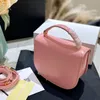 Designer koppeling dames één schoudertas luxe zadeltas nieuwe mode temperament vaste kleur crossbody zak retro klassieke lederen onderarm tas zwervende tas