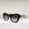 Damenmode-Designer-Sonnenbrille F's Cat's Eye Metalleinlagen Die gleiche Art von Plattennetz rot leben