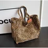 Sacos da noite Coreano Simples Tote Bag 2023 Super Grande Capacidade Leopard Imprimir Cor Design Mochila Estilo Retro Menina Bolsa Casual 231102