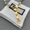 123 Collana di fiori classici Collana di gioielli da donna di design Collana a catena dorata per le donne Lettere di lusso Gioielli con collane di perle Festa 2204095WU