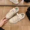 MIUI GIRLS ~ AMIU SU POWER POWER Melhor qualidade estilo Yinyins 2024 Couro genuíno Soo grosso de sola elevada casual pequeno sapato branco Sapatos femininos Sapatos femininos