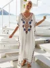 女性の水着ボヘミアンドレス販売刺繍された長いカフタンパレオスマキシドレスルーズビーチカバーアップローブプラージ女性衣料品ビーチウェアチュニック230331