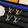 Neue silberne Alphabet-Ohrringe aus 18 Karat Gold mit Buchstaben, Damenmode, schlichter Markendesigner-Schmuck für Hochzeitsfeiern, Hochzeitstagsgeschenke