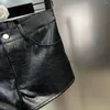 Pantaloncini da donna 2023 Inizio autunno fianchi lunghi Pantaloni da ragazza piccanti a vita alta in PU per donna