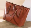 Projektantka mody Woman Bag worka na ramiona torebka torebka oryginalne pudełko oryginalne skórzane łańcuch krzyżowy Wysokiej jakości plecaki Kobiet torebka laptopa 110