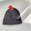 Berretto invernale lavorato a maglia firmato con motivo ricamato Cappello da sci da viaggio stile alla moda Cappelli caldi Cappelli Designer Donne e uomini