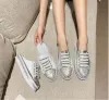 여성 Sequine Silver White Shoes New Water Drill Thick 4cm Lazy Student Cake Shoes는 큰 크기를 만들 수 있습니다.