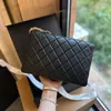 22K élégant femmes sac à bandoulière 24cm en cuir à motifs de diamants matériel en or fermoir métallique sac à main de luxe avec presse boule d'or Matelasse chaîne sacs à bandoulière noir