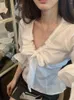 Blouses Femmes Y2K Blouse blanche pour femmes Bandage Tunique Chemises 2023 Blusas Mujer de Moda Mode Plis Col V Flare Manches Automne Tops