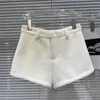 Shorts pour femmes 2023 hiver style classique laine de vison pour femmes couleur unie tempérament court blanc noir botte pantalon rue