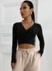 T-shirt femme décontracté solide à manches longues Crop T-shirt mode col en V Bare Midriff Stretch Tops côtelé tricoté élastique Slim Skinny Tees 230403