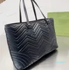 Shopping Bags Femme Tote Designer Sac à main Épaule Totes Sacs à main de luxe de grande capacité Vague en cuir noir